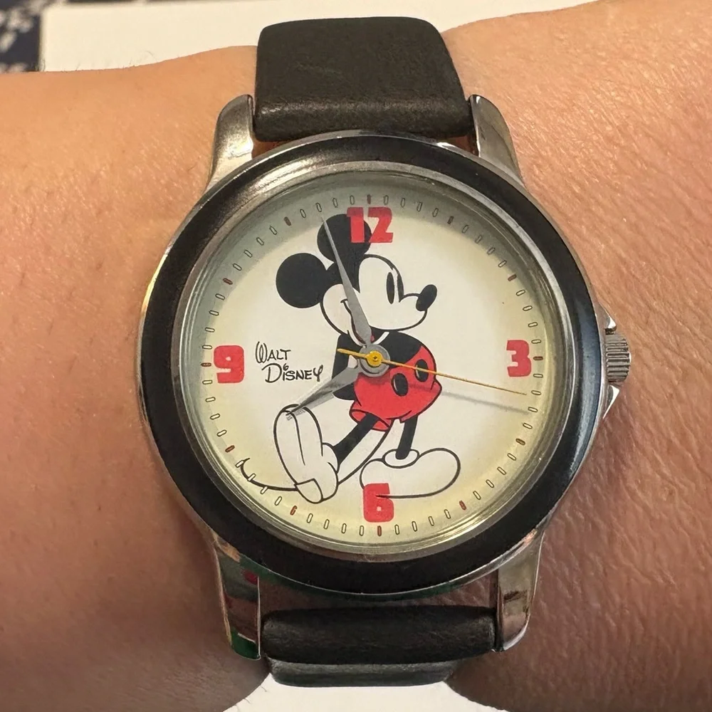 NWT Vintage Disney Mickey Mouse Watch w/ Original Tin – Working!